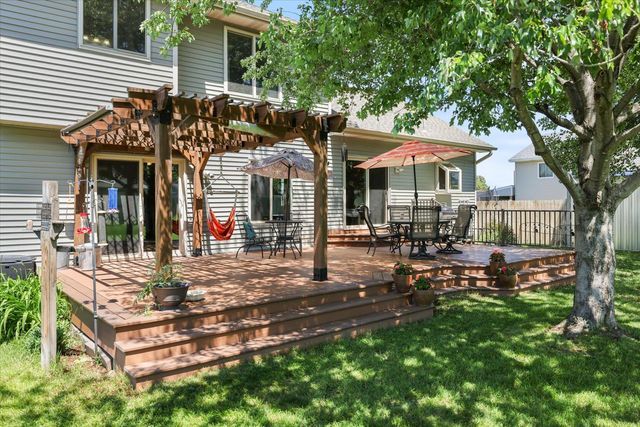 7101 91st Trail N, Brooklyn Park, MN 55445