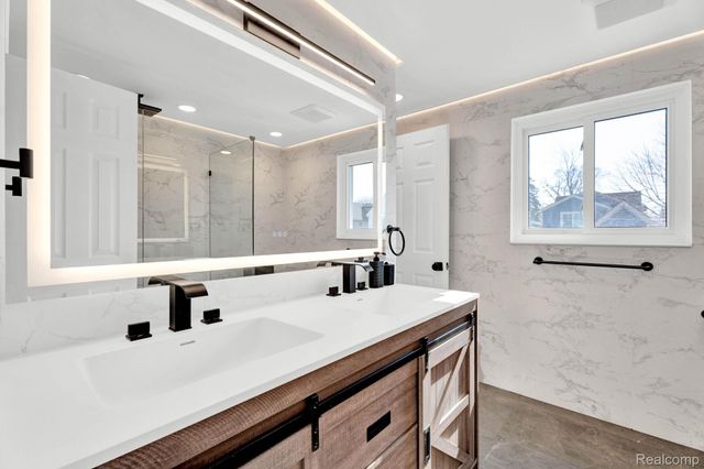 1560 E Lincoln Street, Birmingham, MI 48009