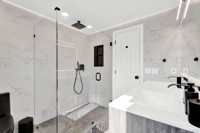 1560 E Lincoln Street, Birmingham, MI 48009