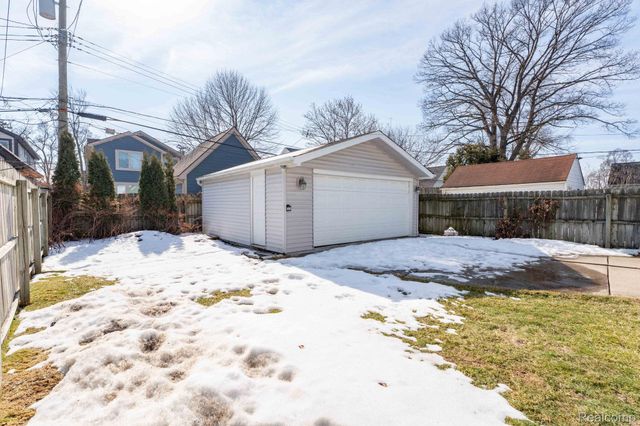 1560 E Lincoln Street, Birmingham, MI 48009
