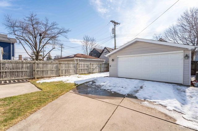 1560 E Lincoln Street, Birmingham, MI 48009