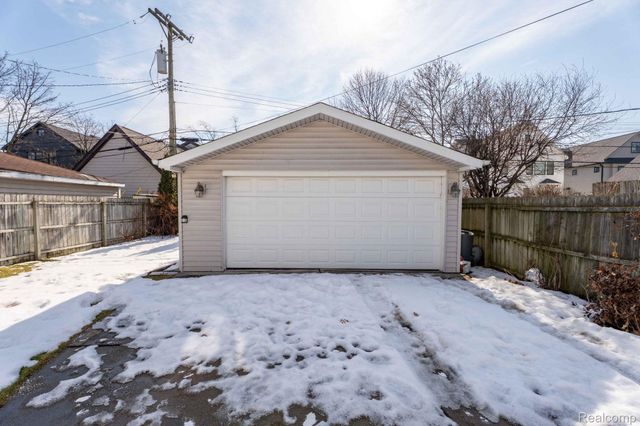 1560 E Lincoln Street, Birmingham, MI 48009