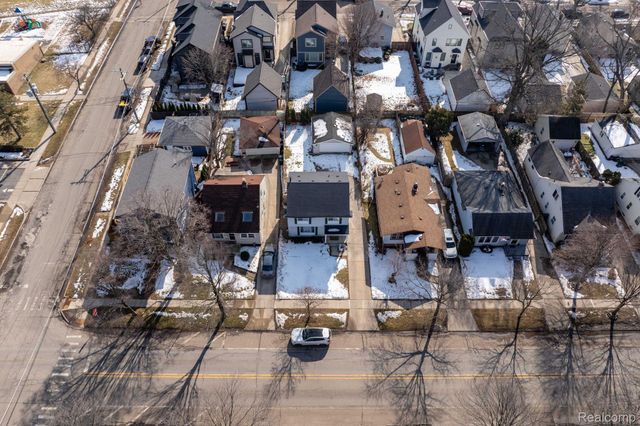 1560 E Lincoln Street, Birmingham, MI 48009