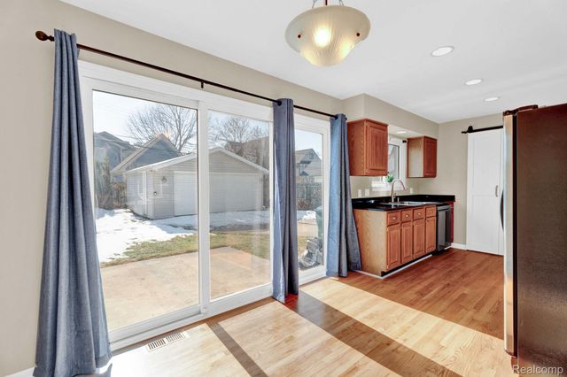 1560 E Lincoln Street, Birmingham, MI 48009