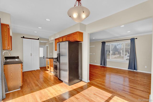 1560 E Lincoln Street, Birmingham, MI 48009