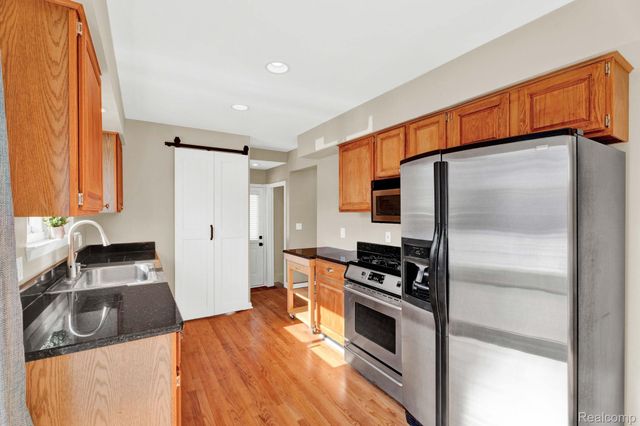 1560 E Lincoln Street, Birmingham, MI 48009