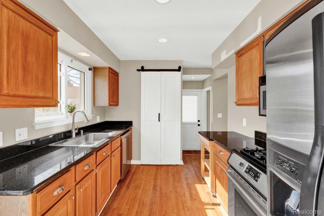 1560 E Lincoln Street, Birmingham, MI 48009