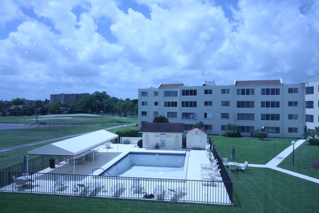 6768 N 10th Avenue N 303, Lake Worth, FL 33467