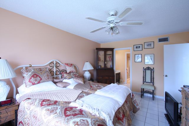 6768 N 10th Avenue N 303, Lake Worth, FL 33467