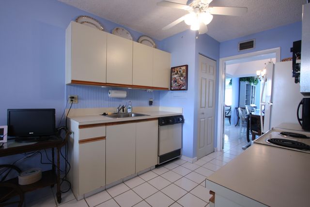 6768 N 10th Avenue N 303, Lake Worth, FL 33467