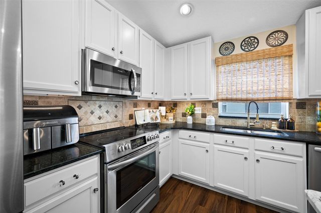 19254 FISHERMANS BEND DRIVE, Lutz, FL 33558