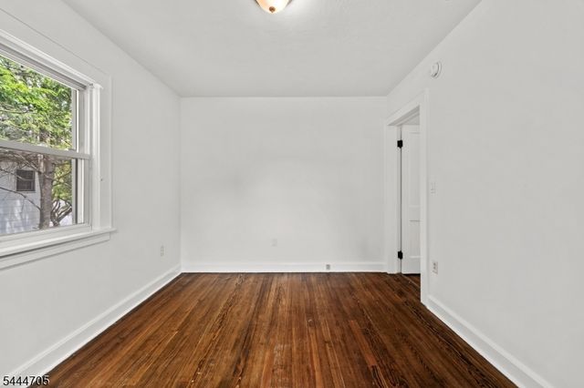 54 Chestnut Ave, Park Ridge Boro, NJ 07656