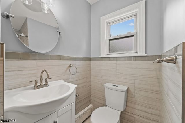 54 Chestnut Ave, Park Ridge Boro, NJ 07656