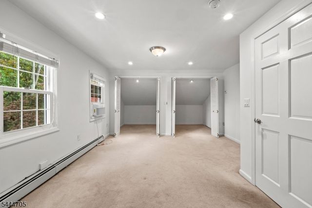 54 Chestnut Ave, Park Ridge Boro, NJ 07656