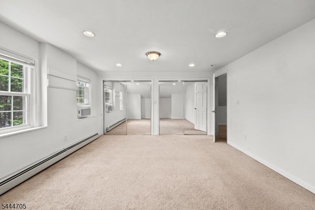 54 Chestnut Ave, Park Ridge Boro, NJ 07656