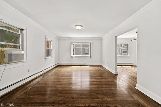 54 Chestnut Ave, Park Ridge Boro, NJ 07656
