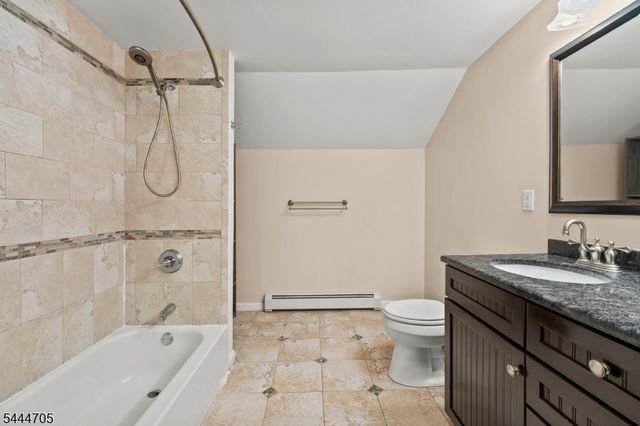 54 Chestnut Ave, Park Ridge Boro, NJ 07656