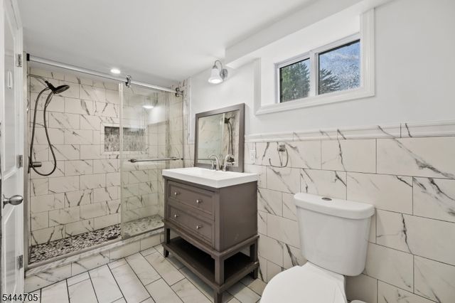 54 Chestnut Ave, Park Ridge Boro, NJ 07656