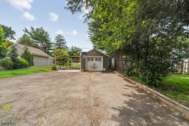54 Chestnut Ave, Park Ridge Boro, NJ 07656