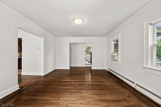 54 Chestnut Ave, Park Ridge Boro, NJ 07656