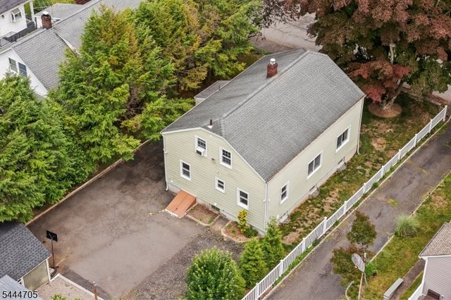 54 Chestnut Ave, Park Ridge Boro, NJ 07656