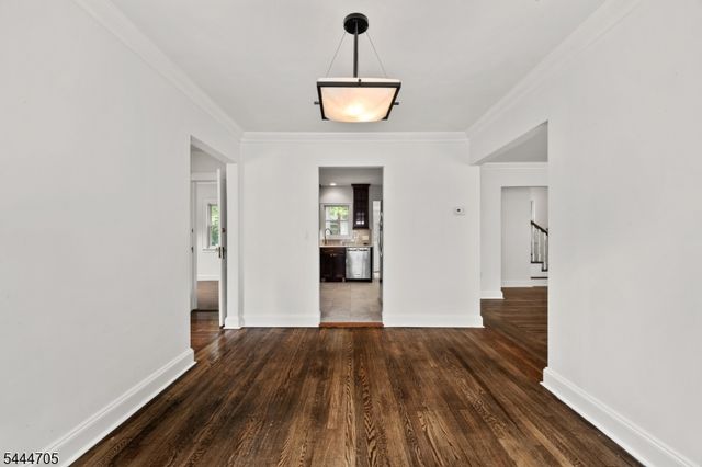 54 Chestnut Ave, Park Ridge Boro, NJ 07656