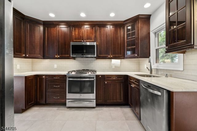 54 Chestnut Ave, Park Ridge Boro, NJ 07656