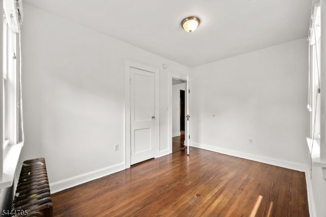 54 Chestnut Ave, Park Ridge Boro, NJ 07656