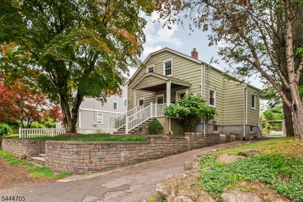 54 Chestnut Ave, Park Ridge Boro, NJ 07656