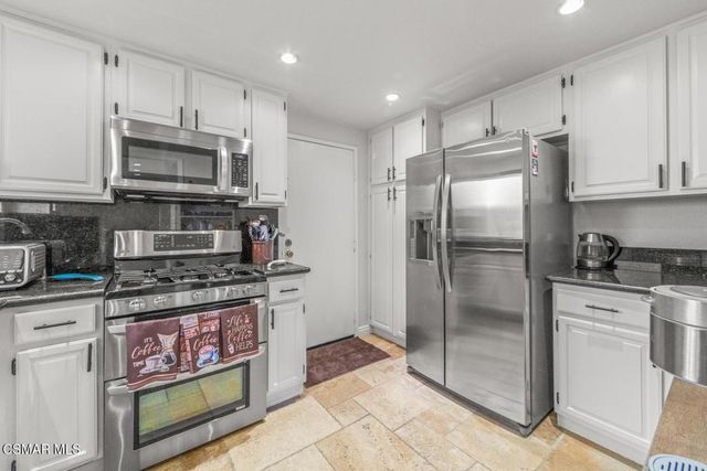 236 Country Club Drive B, Simi Valley, CA 93065