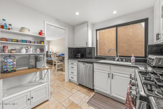 236 Country Club Drive B, Simi Valley, CA 93065