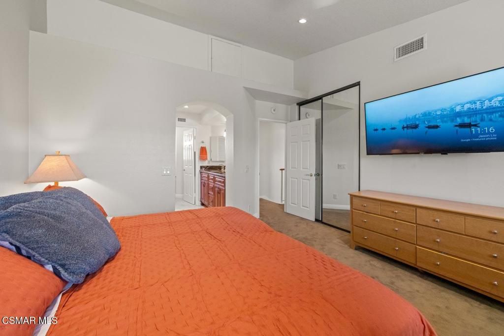 Image 20 of property listing at 236 Country Club Drive B, Simi Valley, CA 93065
