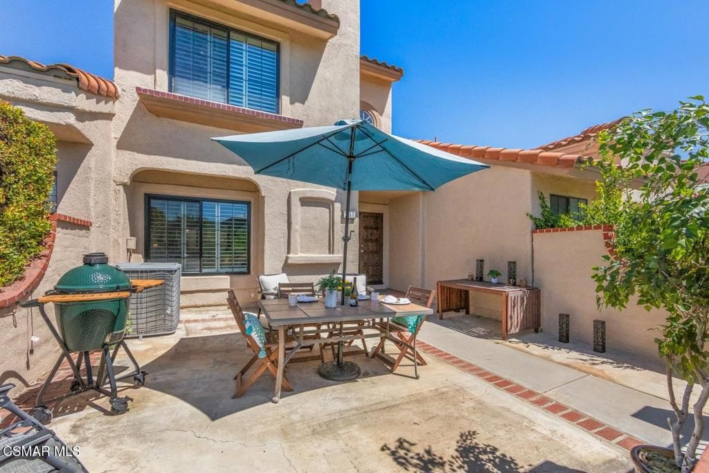 Image 3 of property listing at 236 Country Club Drive B, Simi Valley, CA 93065
