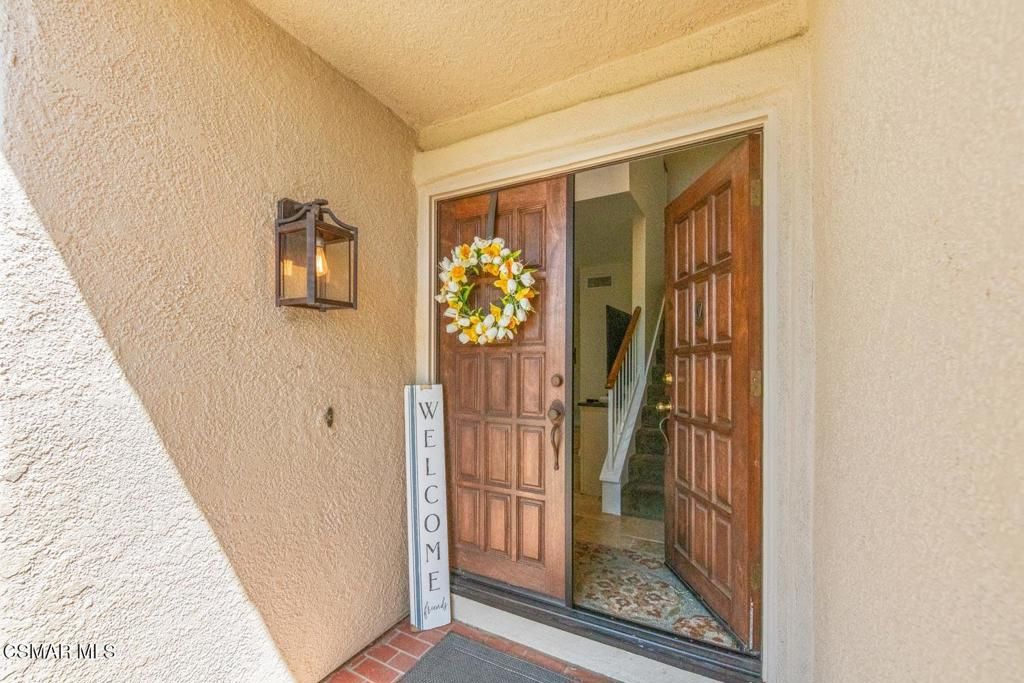 Image 5 of property listing at 236 Country Club Drive B, Simi Valley, CA 93065