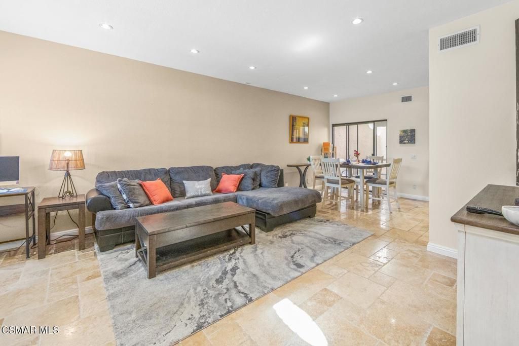 Image 6 of property listing at 236 Country Club Drive B, Simi Valley, CA 93065