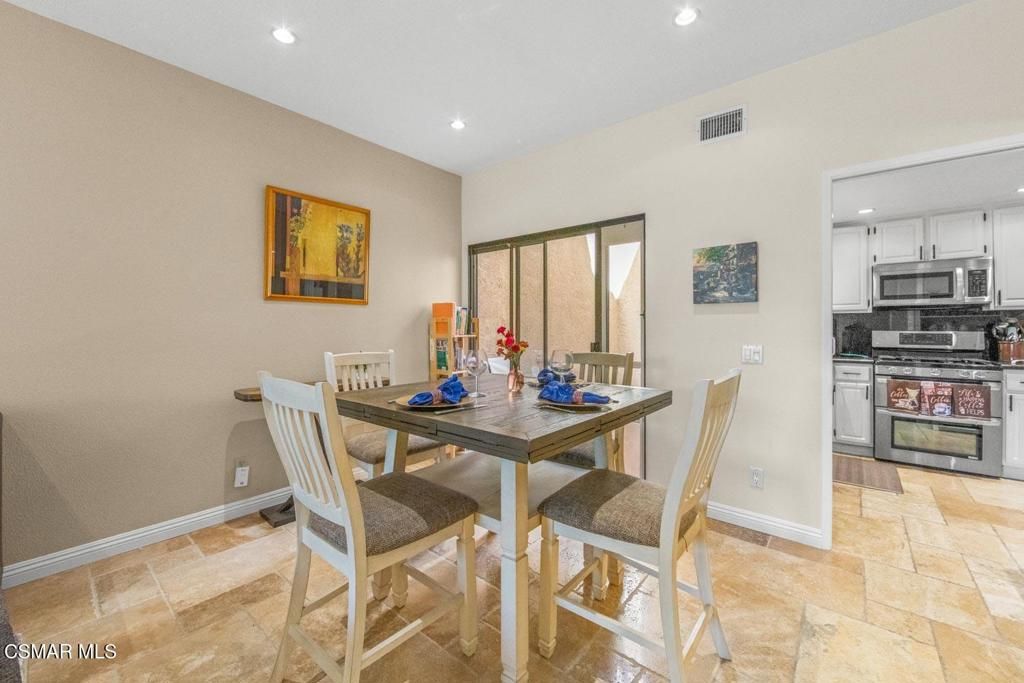 Image 8 of property listing at 236 Country Club Drive B, Simi Valley, CA 93065