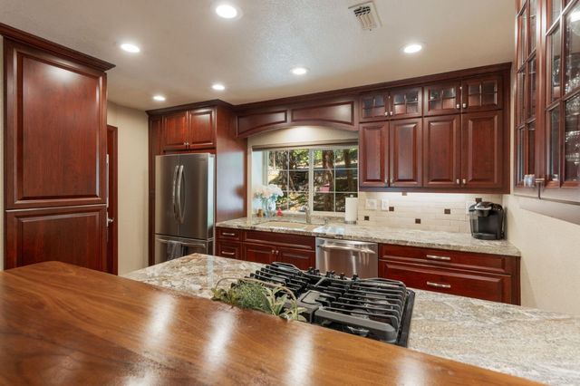 3148 Amber Trl, Pollock Pines, CA 95726