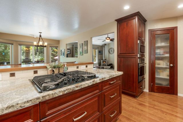 3148 Amber Trl, Pollock Pines, CA 95726