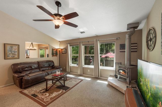 3148 Amber Trl, Pollock Pines, CA 95726