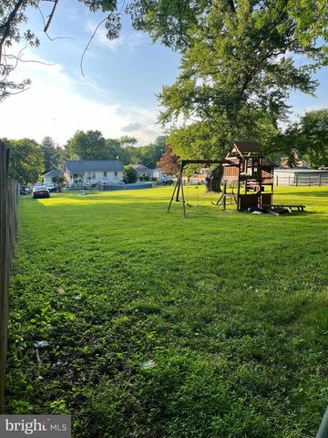 1837 LARKIN RD, Upper Chichester, PA 19061