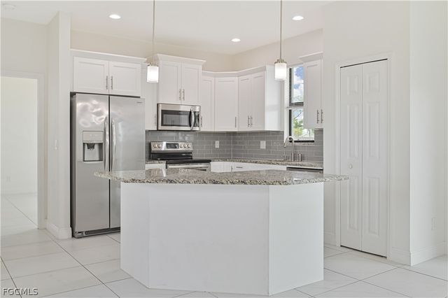 1102 NE 16th PL, Cape Coral, FL 33909