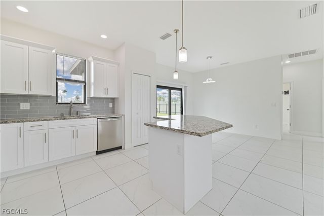 1102 NE 16th PL, Cape Coral, FL 33909