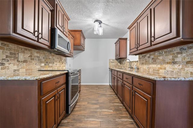 1007 W Cedar River Road, Conroe, TX 77316