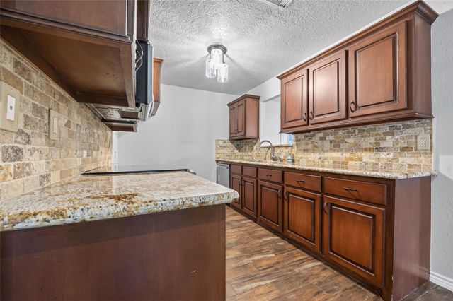 1007 W Cedar River Road, Conroe, TX 77316