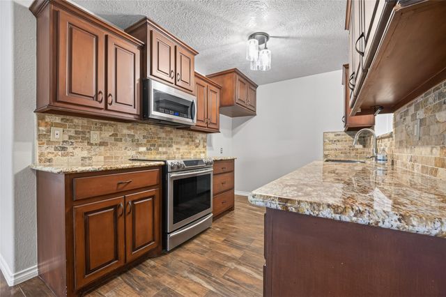 1007 W Cedar River Road, Conroe, TX 77316