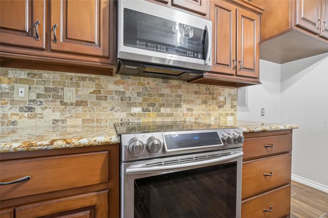 1007 W Cedar River Road, Conroe, TX 77316