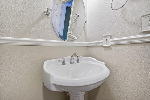 1007 W Cedar River Road, Conroe, TX 77316