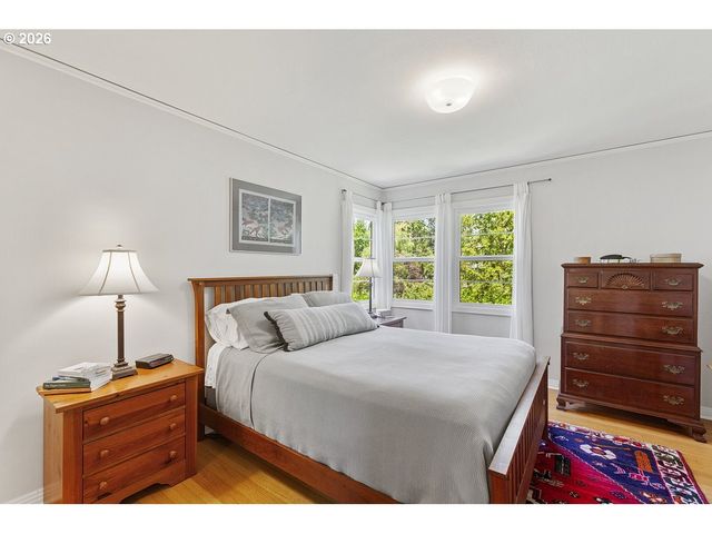 8175 Sw FAIRWAY Dr, Portland, OR 97225