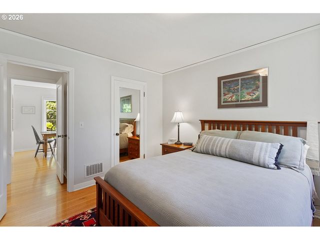 8175 Sw FAIRWAY Dr, Portland, OR 97225