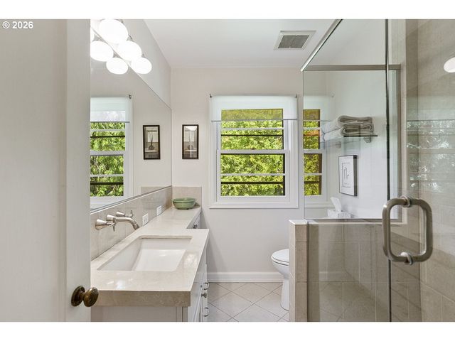 8175 Sw FAIRWAY Dr, Portland, OR 97225